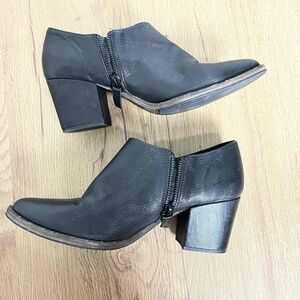 FREDA SALVADOR Black Leather Pointed Toe Block Heel Zipper Ankle Boots‎ Size 7.5